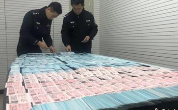 北京铁警捣毁一制假窝点查获假火车票2600余张（转自中国新闻网）  　　北京铁路警方8日通报称，一个隐藏在出租房内制作假火车票的窝点日前被警方端掉，当场缴获假火车票2600余张。  　　中新网北京12月8日电 (王海蛟)北京铁路警方8日通报称，一个隐藏在出租房内制作假火车票的窝点日前被警方端掉，当场缴获假火车票2600余张。犯罪嫌疑人唐某已被北京铁路警方刑事拘留。  　　据了解，为切实维护广大旅客合法权益，严厉打击涉票违法犯罪活动，确保2020年春运铁路治安秩序良好，公安部铁路公安局从2019年12月1日起，在全国铁路公安机关启动为期80天的打击倒票“猎鹰-2020”战役。  　　据北京铁路公安处治安支队相关负责人介绍，通过近一周的摸排调查工作，12月5日18时许，治安支队在北京市丰台区一平房内查获一处制作假火车票窝点，当场抓获嫌疑人唐某。据唐某交代，他是通过在互联网某网站发布消息进行招揽，然后再根据客户要求制作贩卖用于报销的假火车票，每张收费25元至35元不等。随后，民警又在出租房内查获制假工具，以及制作的半成品假火车票2500余张、已经制作完成的假火车票130张。目前，该嫌疑人因涉嫌伪造有价票证罪，已被北京铁路警方刑事拘留。  　　据悉，在“猎鹰-2020”战役中，北京铁路警方抽调专门警力组建“猎鹰小分队”，部署警力加大利用互联网进行倒卖火车票、以及利用他人身份信息囤积车票等不法行为，全方位挤压涉票违法犯罪活动空间。(完)